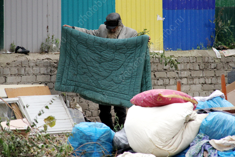 Пуховики и одеяла запретят выбрасывать на свалку — постановление правительства 