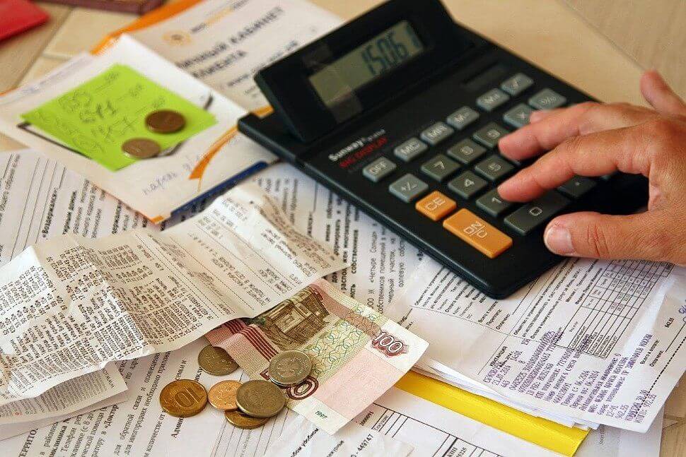 Почти половина россиян пересматривает бюджет из-за подорожания ЖКХ