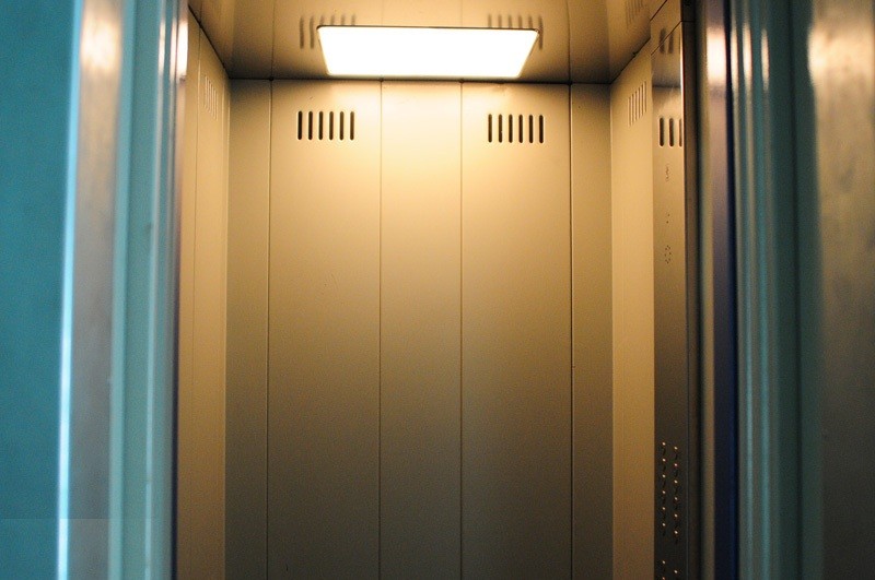 В Алчевске запустили шесть лифтов, которые не работали около 30 лет
