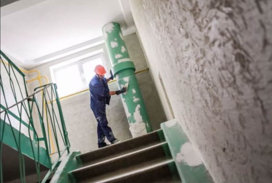 ЖКХ назвало сумму, в которую минчанам обходится ремонт подъездов